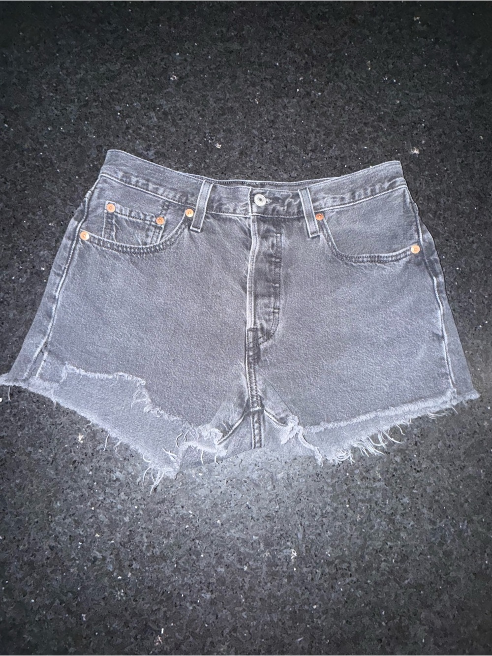 Levi's Faded Black Grey High-Rise Denim Cutoff Buttonfly Shorts SZ 28 - Picture 2 of 11